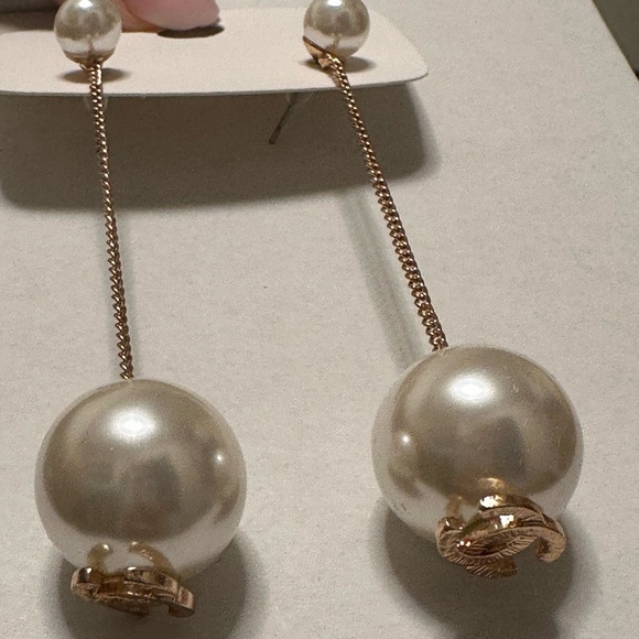 Chic Pearl CC logo  Chain Drop Earrings - Picture 1 of 7